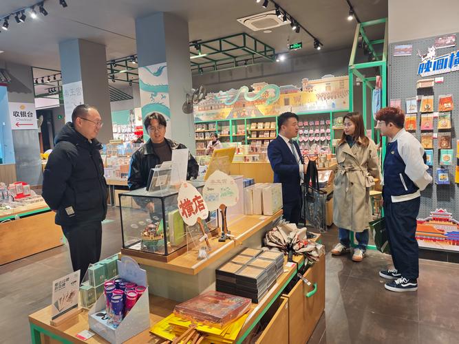 我校工美教师团队与横店影视城洽谈文创产品设计合作 共探影视节目IP转化新路径